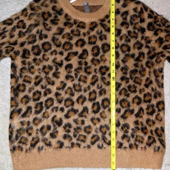 Francesca's Alya Sz Small Animal Print Crewneck Pullover Eyelash Sweater -EUC - Picture 3 of 15